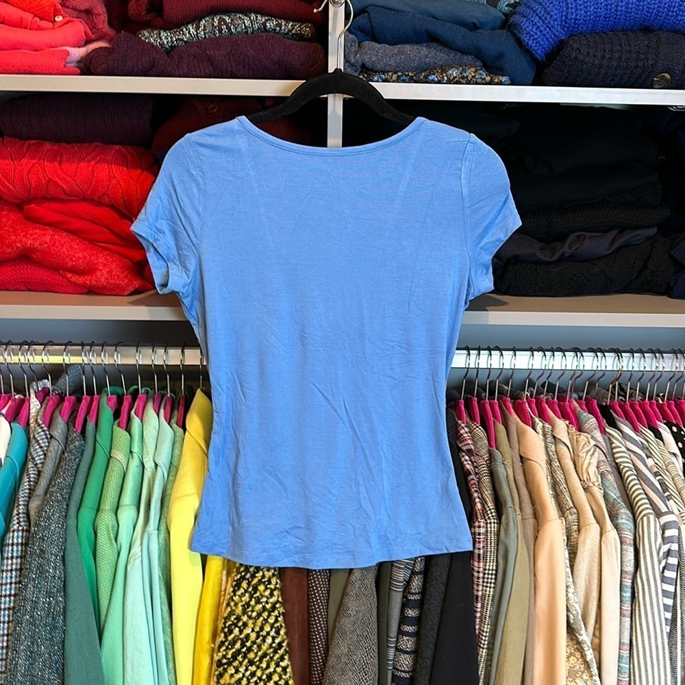 New York & Co. blue v back cap sleeve top size XS NWT